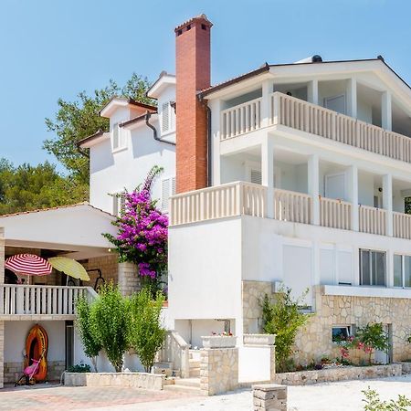 Apartments Simic Milna  Exterior photo