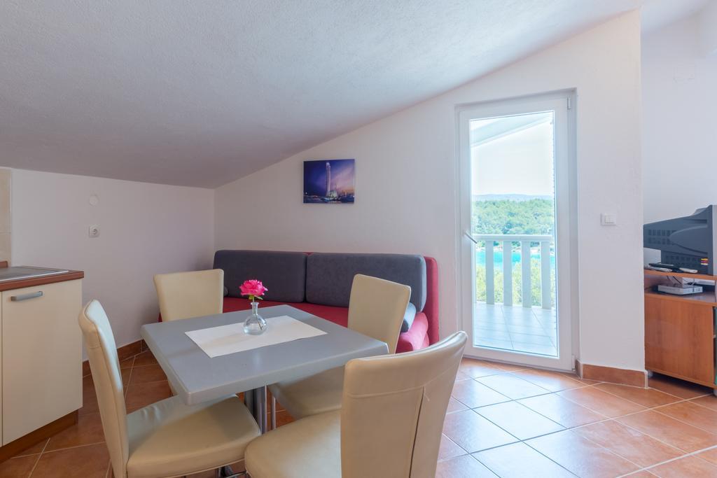 Apartments Simic Milna  Exterior photo