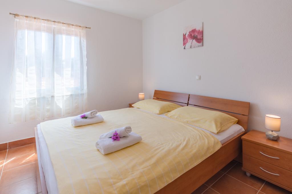 Apartments Simic Milna  Exterior photo